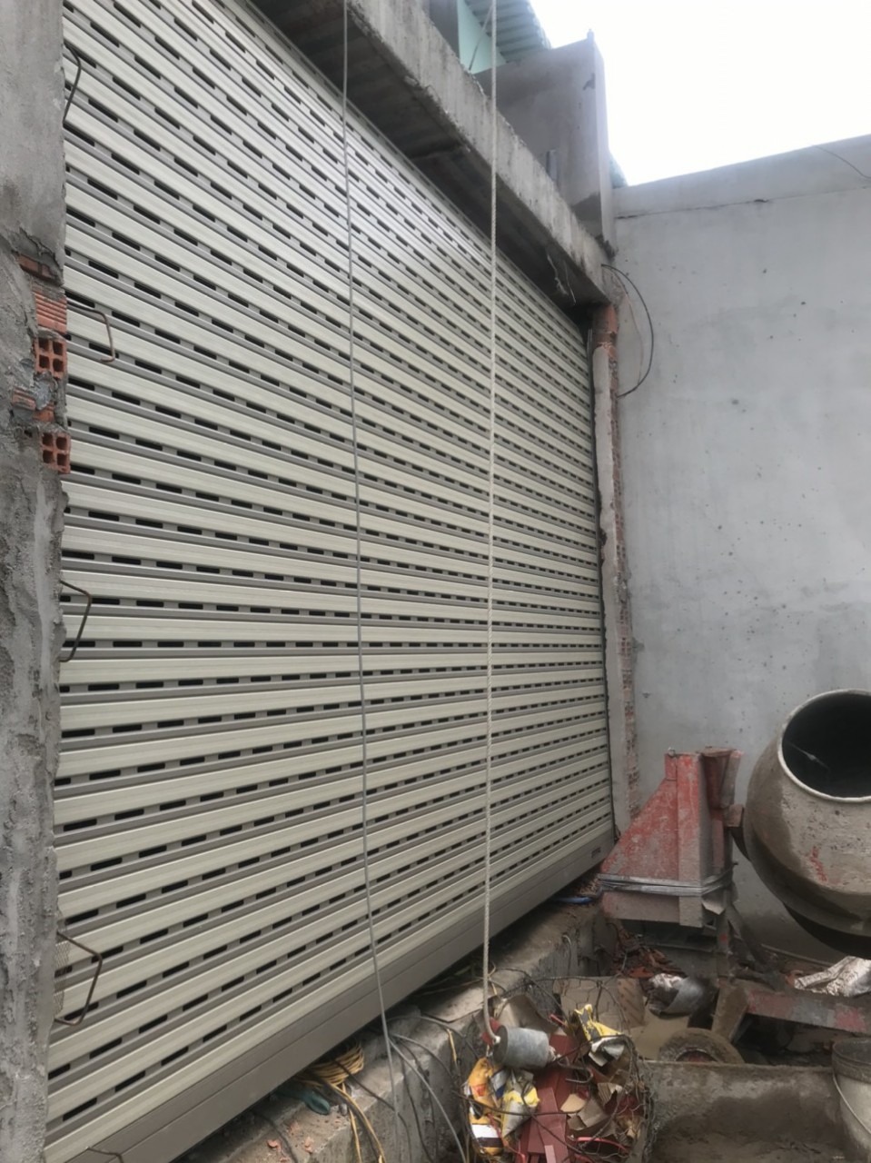 Cửa cuốn Combi C70 2 màu xen kẽ