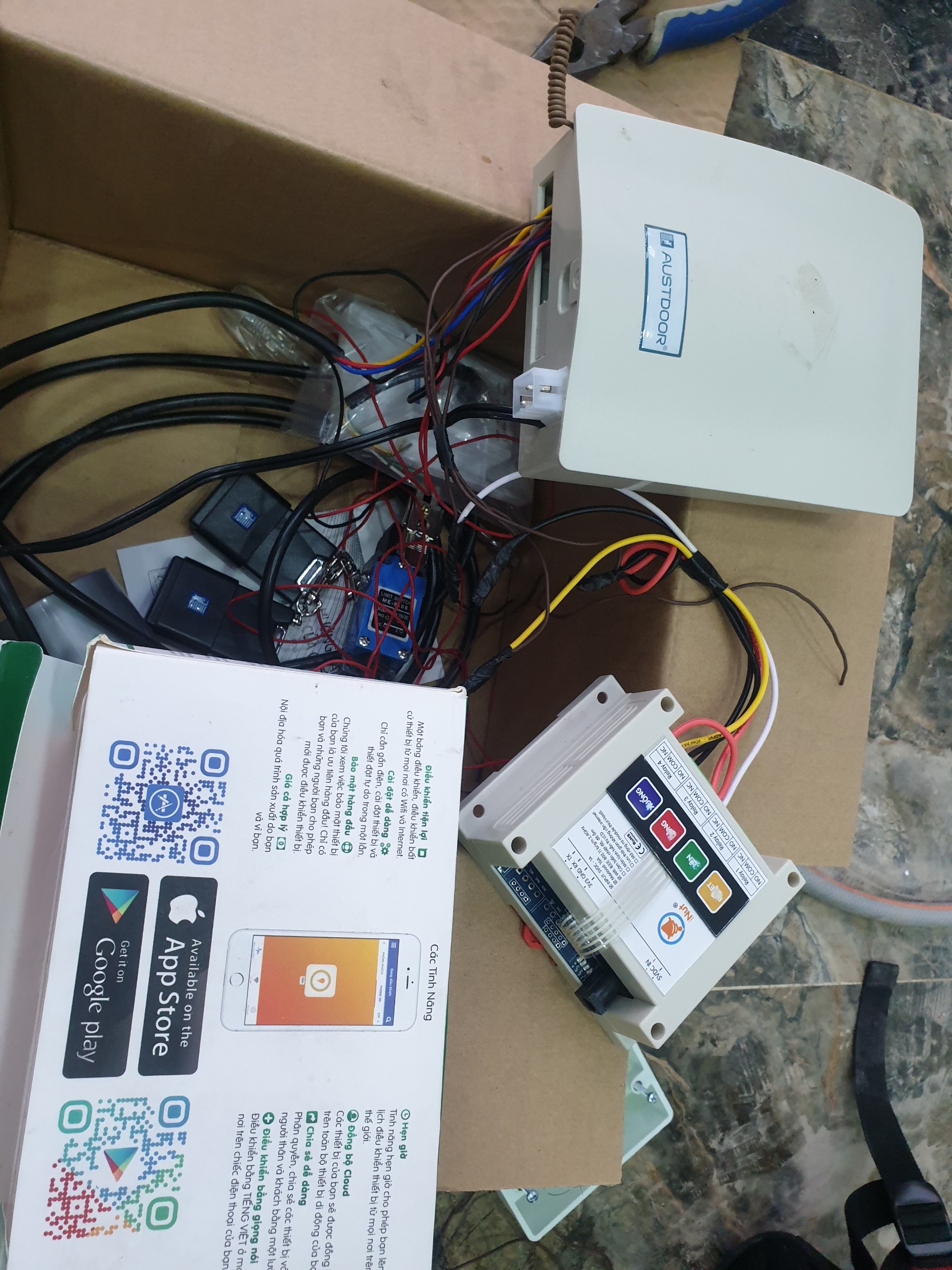 Điều khiển cửa cuốn bằng điện thoại