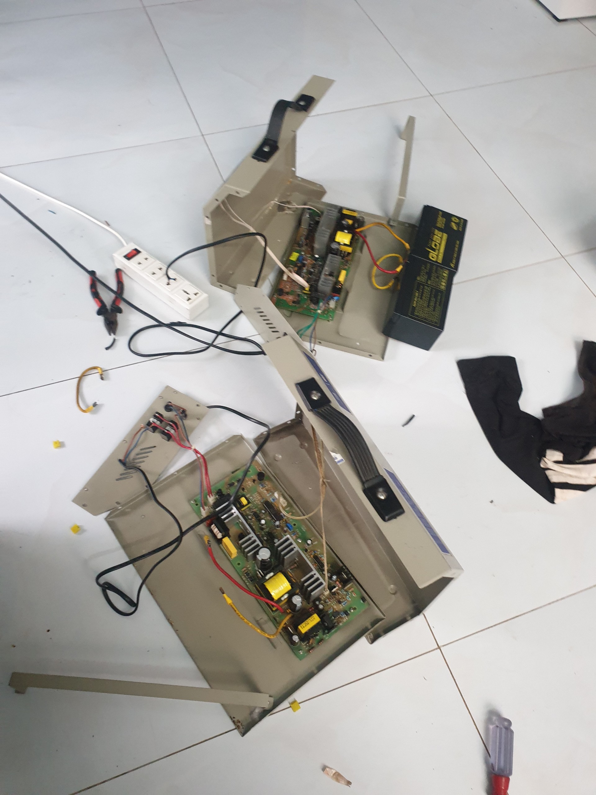Sửa bình lưu điện cửa cuốn Austdoor 2