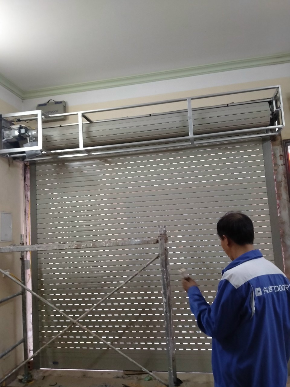 Cửa cuốn khe thoáng austdoor Quận Tân Phú