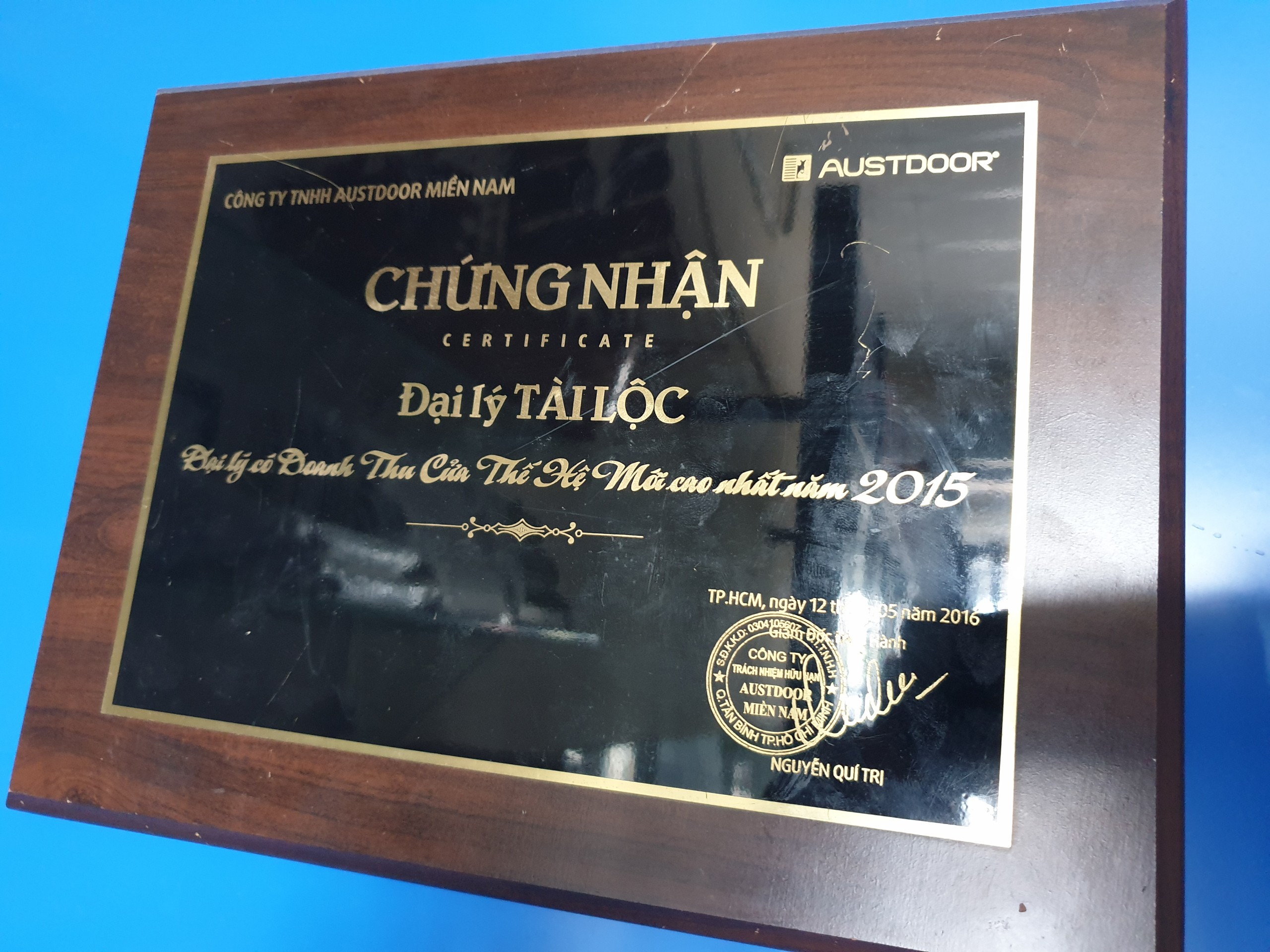 Tay điều khiển cửa cuốn Austdoor Tân Bình