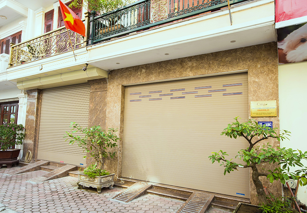 cua-cuon-xuyen-sang-austdoor-tphcm