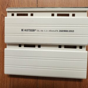 cua-cuon-s8-austdoor-mau-trang