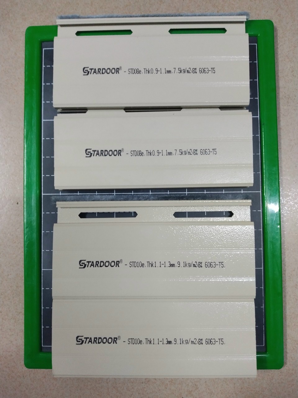 cua-cuon-stardoor-STD10e