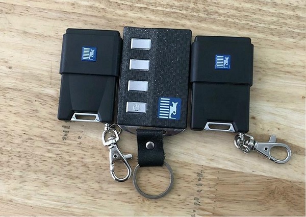Remote cửa cuốn Austdoor ĐK1 và AT1 không đây