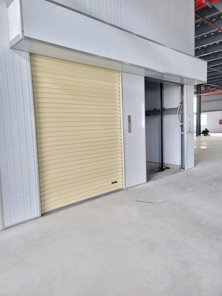 Lắp đặt cửa cuốn cho thang máy