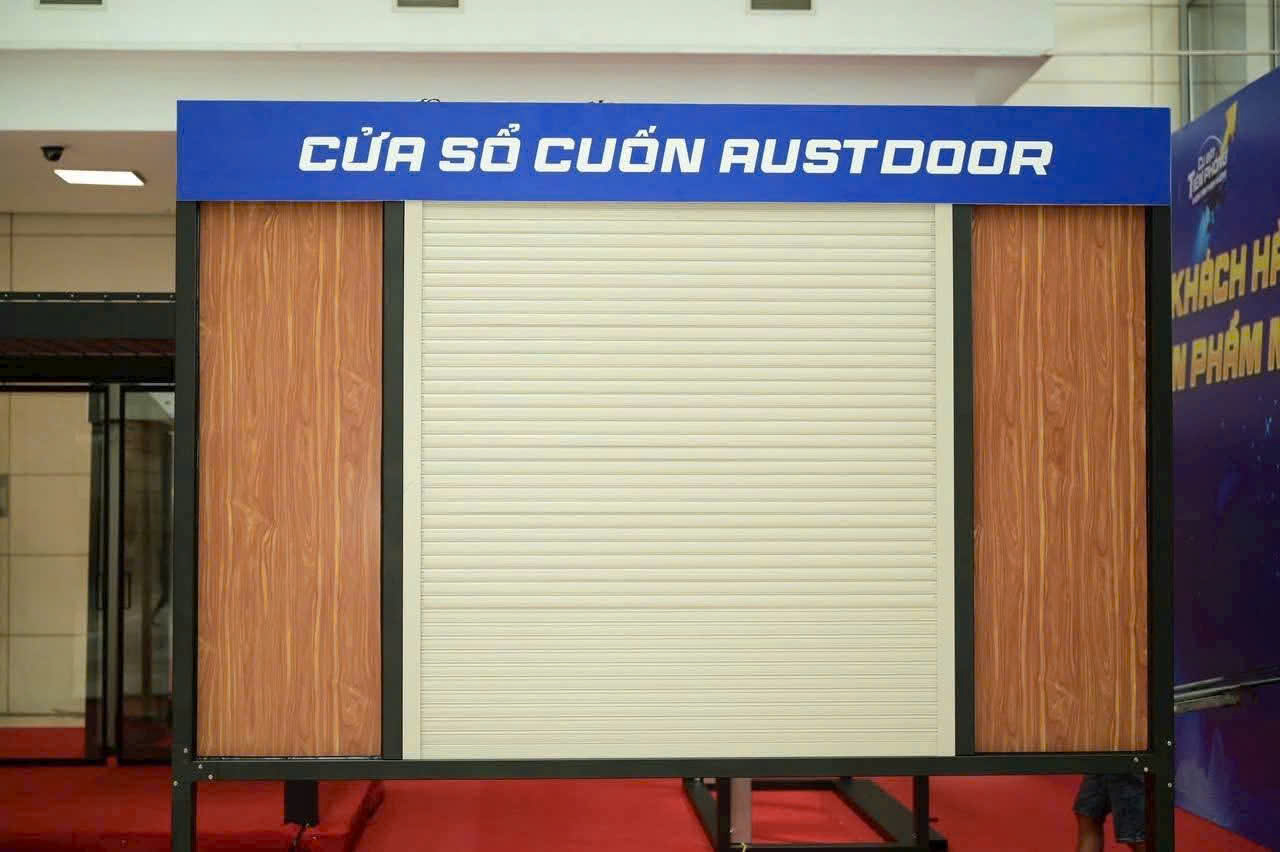 Cửa sổ cuốn 3 trong 1 Austdoor: Cửa cuốn, rèm che nắng, cửa lưới chống muỗi