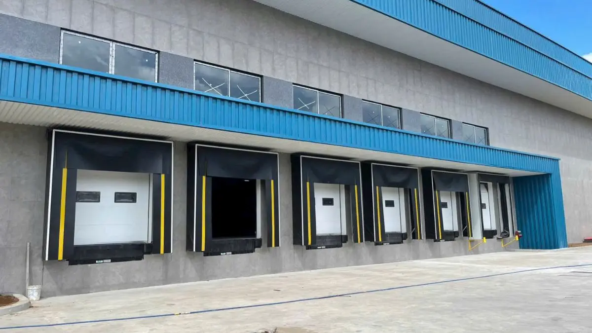 Cửa trượt đứng Austdoor vận hành ổn định và an toàn