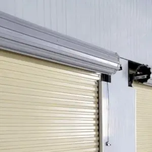Cửa tấm liền phù hợp garage hoặc kho nhỏ cần đóng mở gọn và dễ quản lý