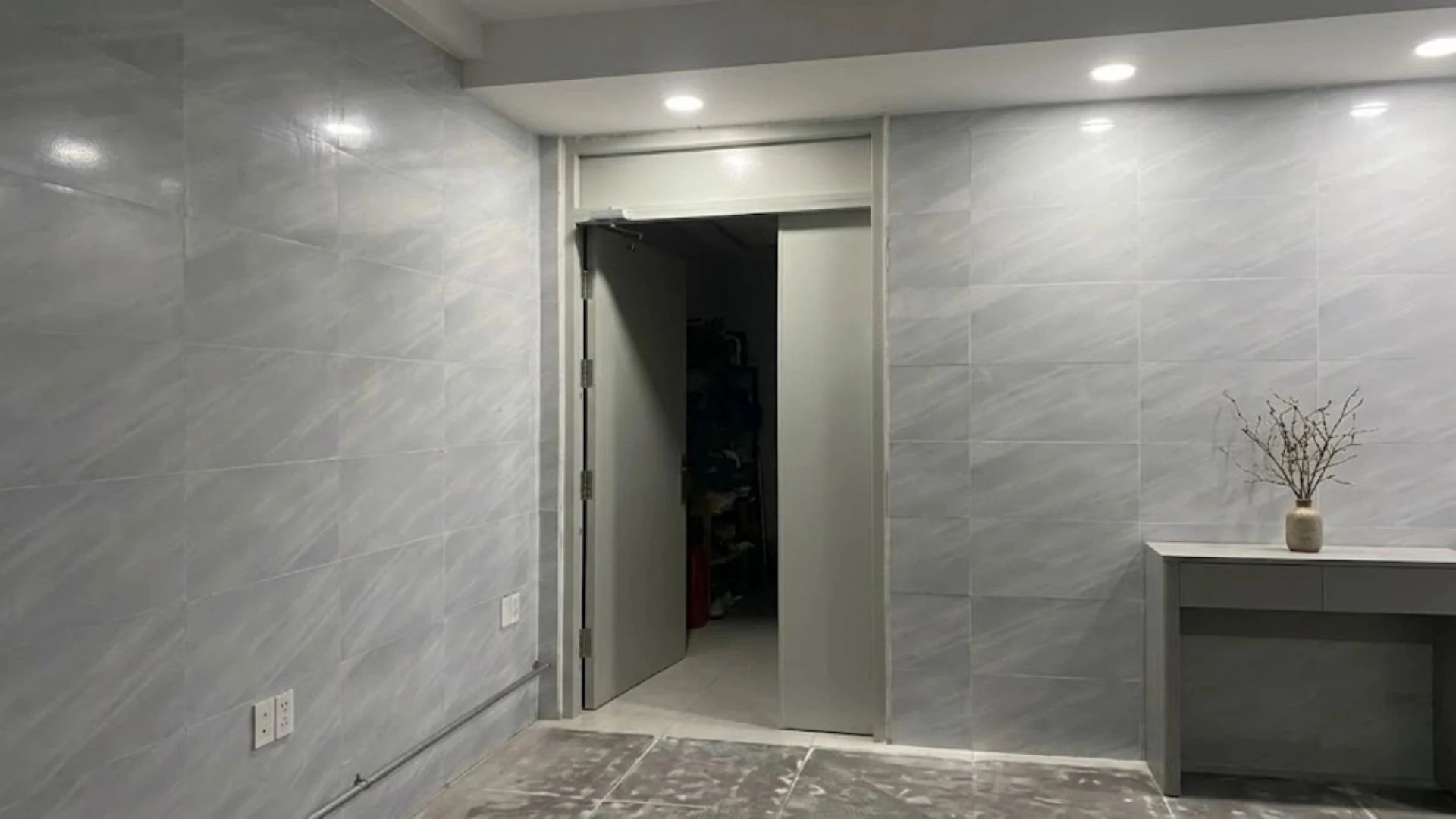 Báo giá cửa thoát hiểm chống cháy Austdoor tại không gian lắp đặt thực tế