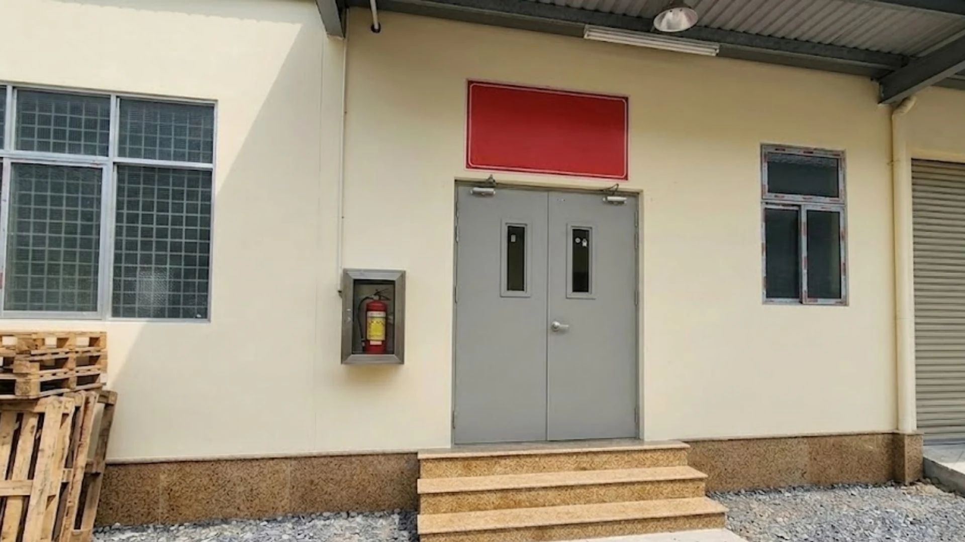 Cửa thép Austdoor giá tốt tại khu san xuat